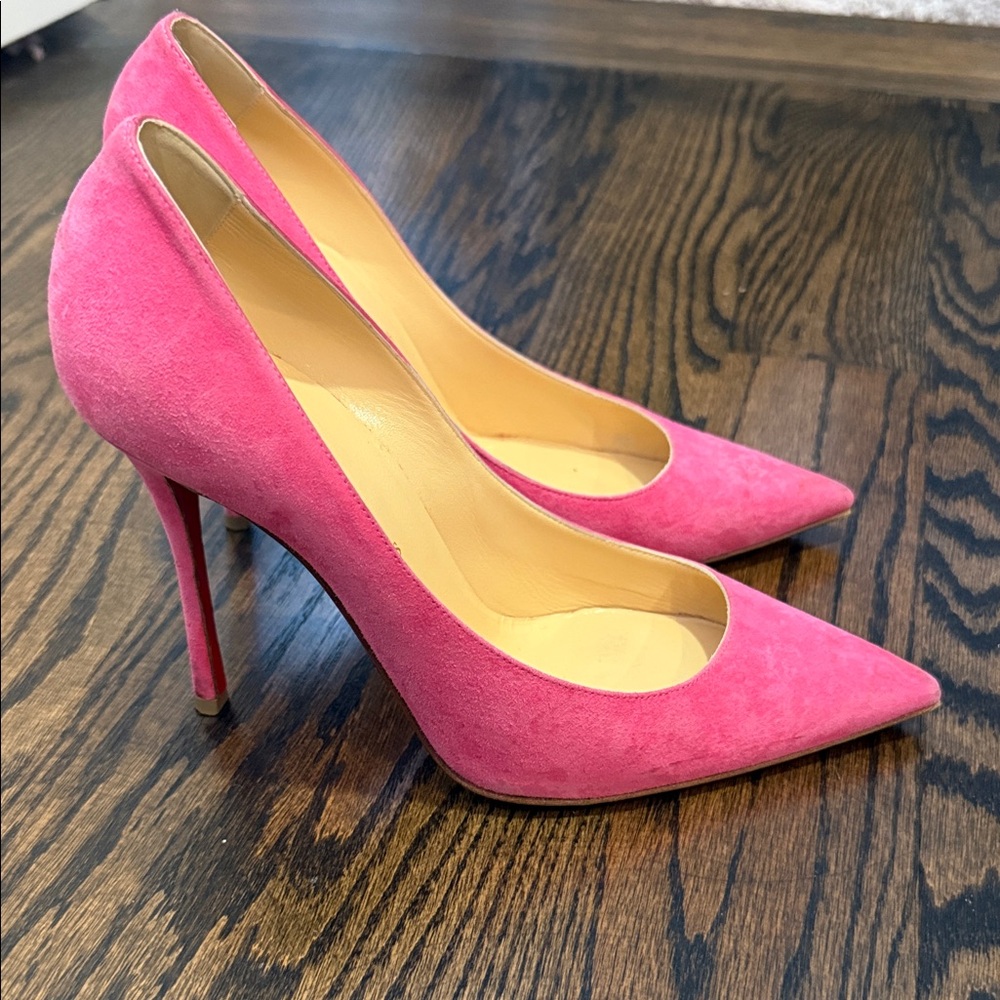 Christian Louboutin Pink Suede Pump. Stunning size 39